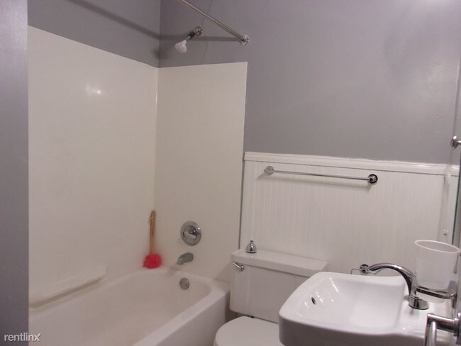 Building Photo - 3 br, 1 bath Apartment - 25 Margaret St