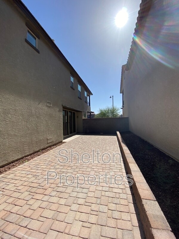Building Photo - 1721 N Marketside Ave