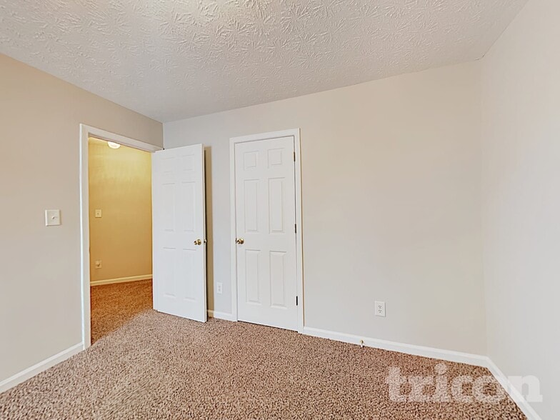 Building Photo - 640 James Ridge Dr