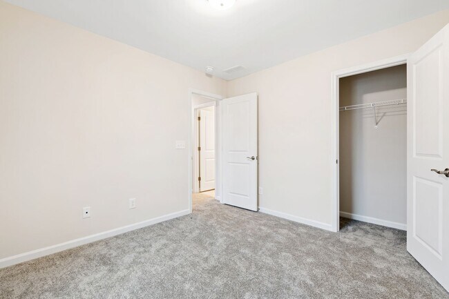 Building Photo - Modern & Charming 3-Bedroom Townhome in Durham!