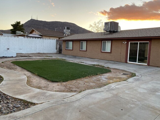 Building Photo - 401 Tiger Lily Way