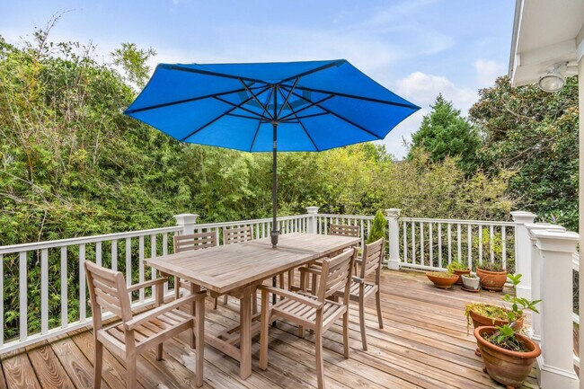 Building Photo - 209 Station 17 St