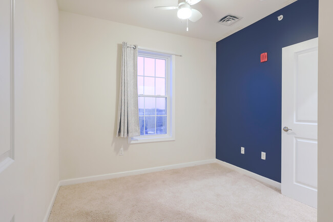 Guest bedroom - 130 Trotter Rd