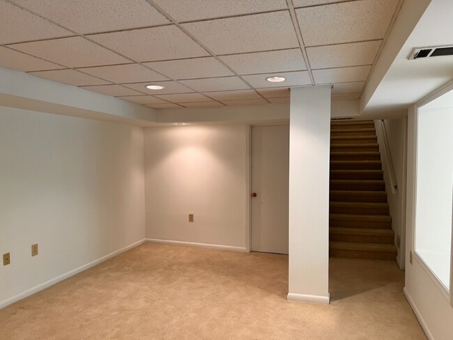 Building Photo - 2733 Redding Rd NE