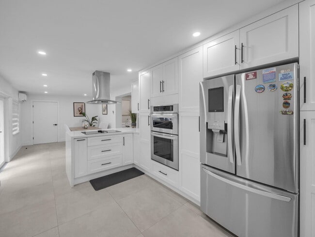 Building Photo - 520 NE 135th St