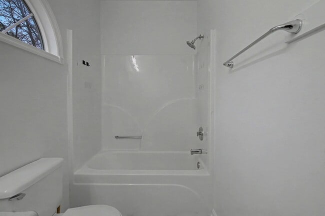 Building Photo - Carolina Lakes!