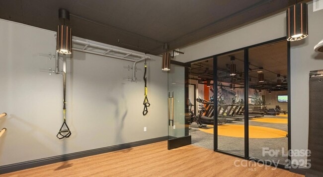 Building Photo - 515 Royal Ct