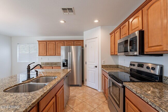 Building Photo - 2741 E Cowboy Cove Trail