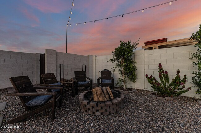 Building Photo - 2200 N Los Altos Dr