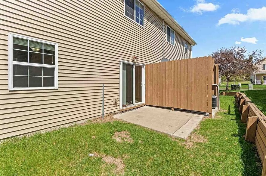 Building Photo - 1538 Burr Dr