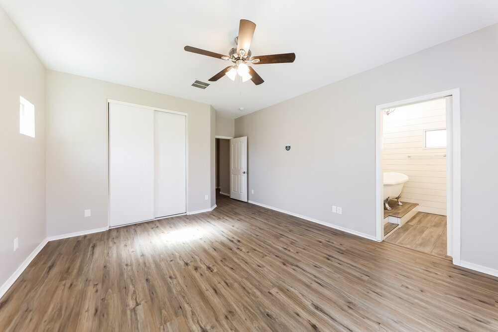 Building Photo - 15266 W Desert Hills Dr