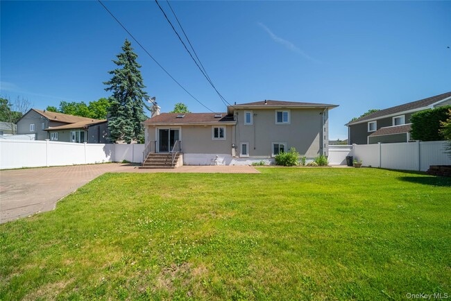 Building Photo - 6 Manor Dr