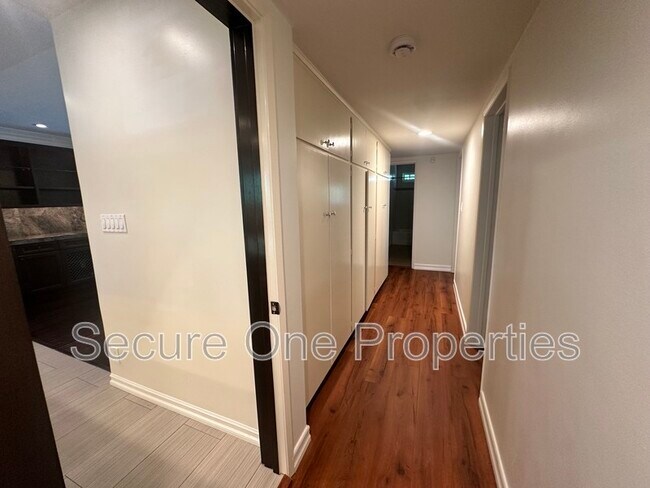 Building Photo - 23338 Los Encinos Way