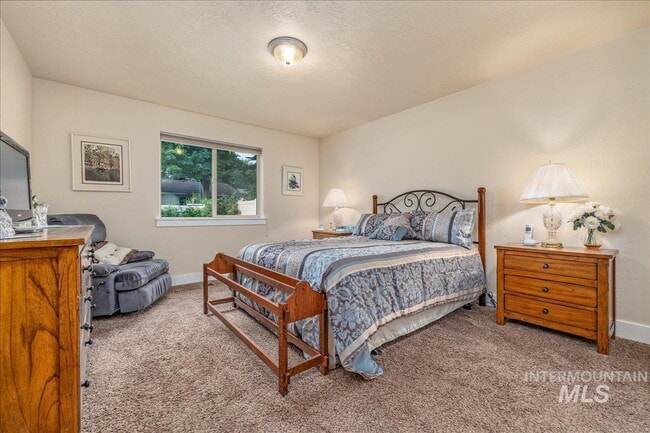 Building Photo - "Charming 3-Bedroom Home with 2 Full Baths in Boise's Sought-After West Dover Heights!"
