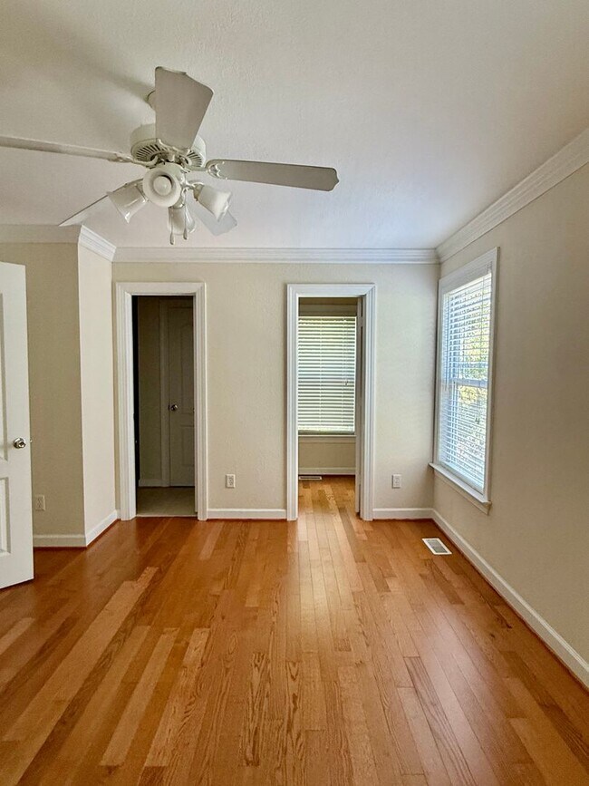 Building Photo - 3BD/3.5 Condo with Garage & Backyard in Shadowlawn! Blocks to the Beach! AVAILABLE NOW!