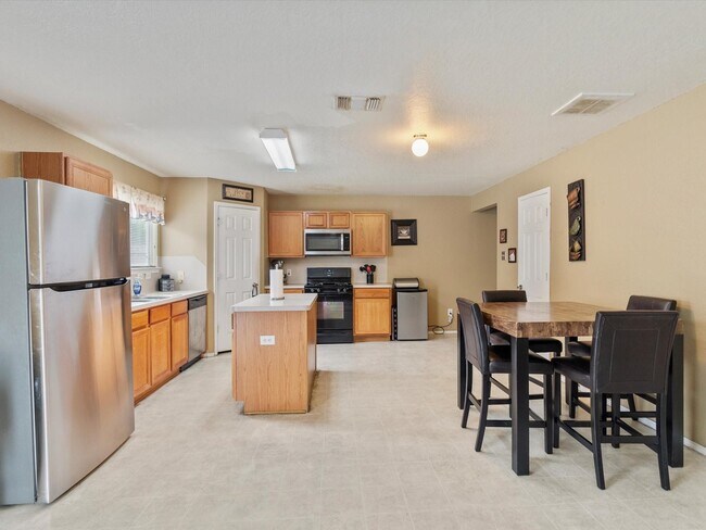 Building Photo - 5143 Roth Forest Ln