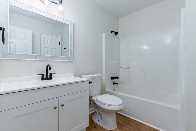 Building Photo - Beautifullly renovated home with easy access to I-26