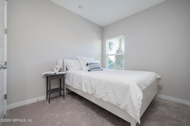 Building Photo - 817 7th Ave N