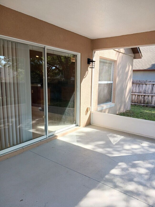 Building Photo - Home For Rent