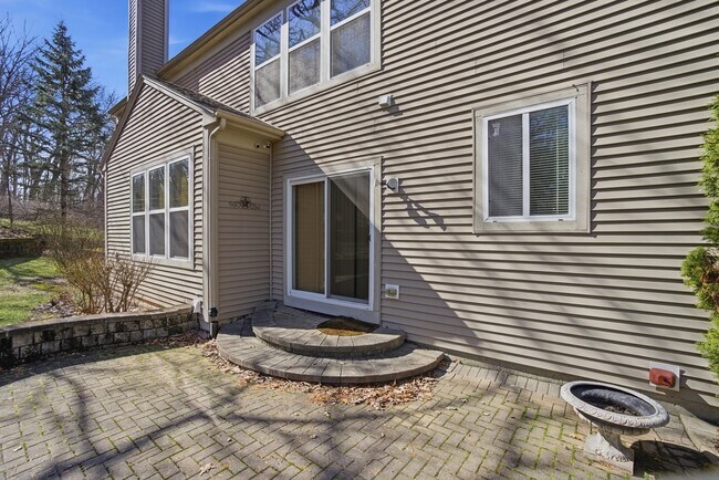 Building Photo - 715 Blue Ridge Dr