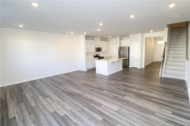 Building Photo - 5711 Woodlawn Dr