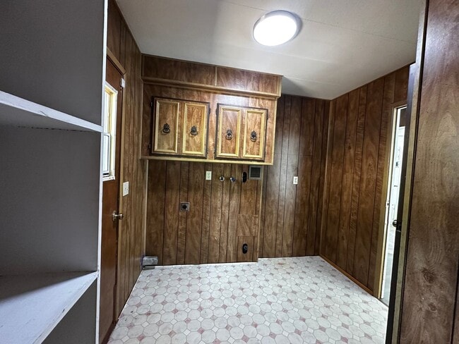 Building Photo - Quiet 3 bedroom in Umpqua