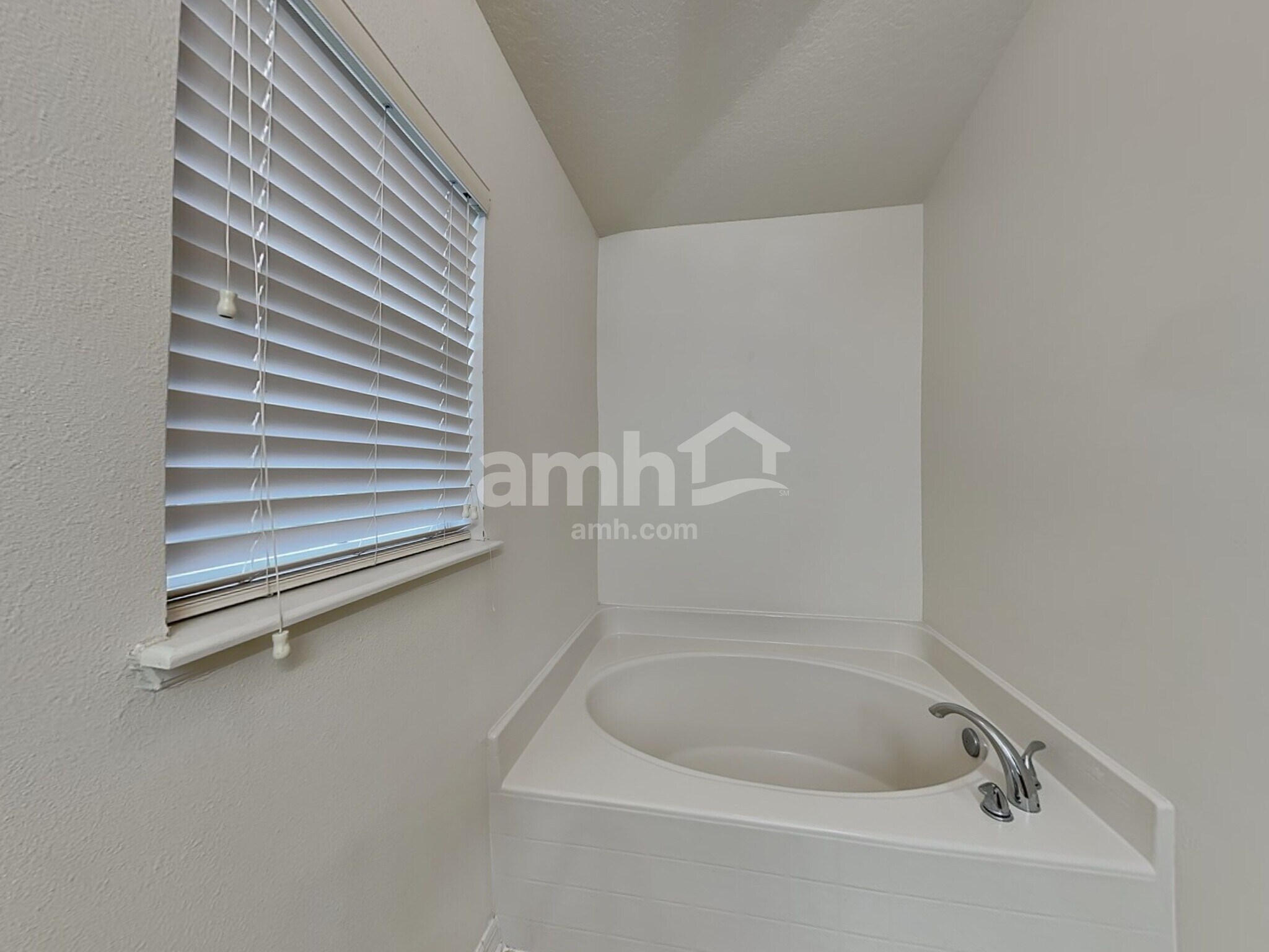 Building Photo - 1605 Pickard Cir