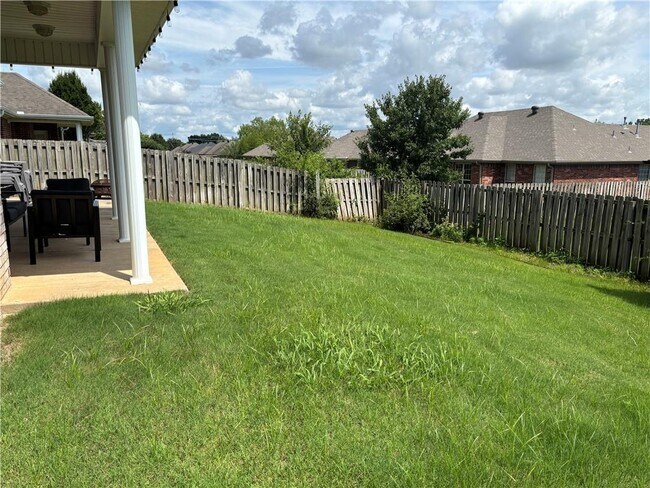 Building Photo - 3201 SW Camden Dr