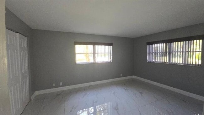 Building Photo - 3000 Riverside Dr