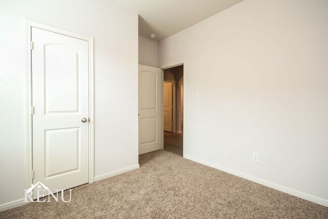 Building Photo - 25314 Shadowdale Dr