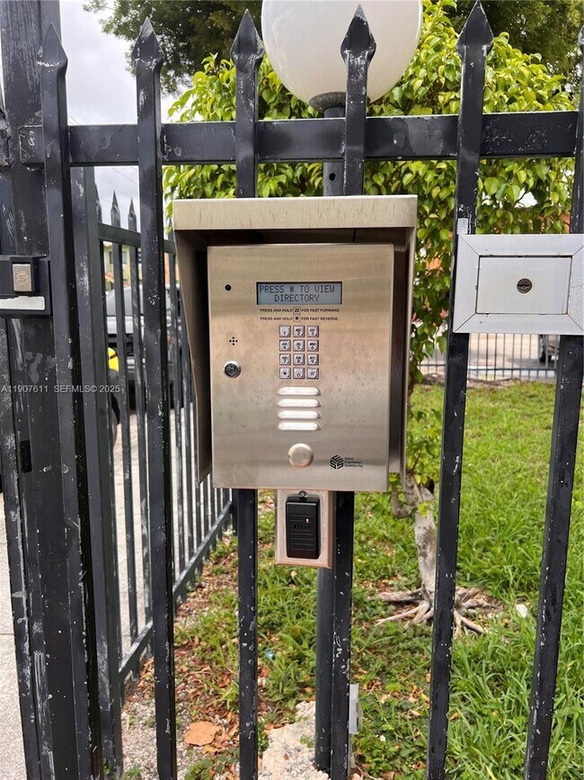 Building Photo - 677 SW 9th Ave