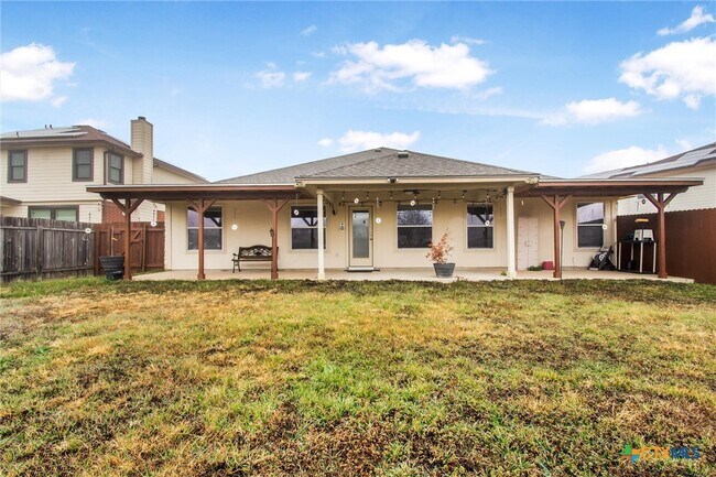 Building Photo - 200 Memory Ln