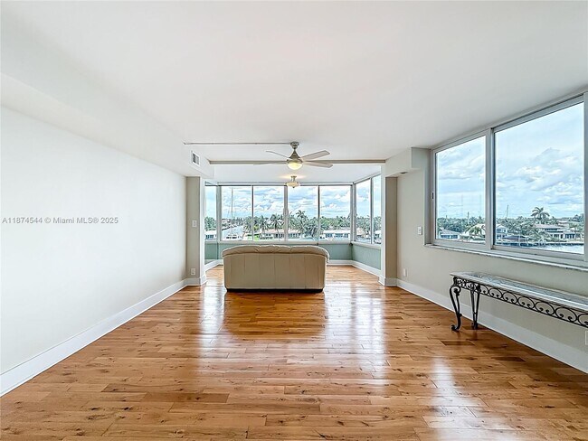 Building Photo - 401 N Riverside Dr