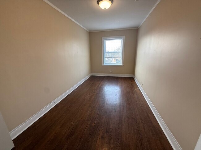 Building Photo - 2805 N Kilbourn Ave