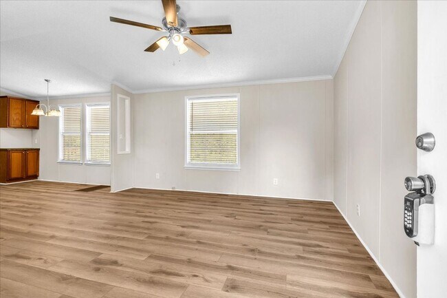 Building Photo - 2 Bedroom 2 Bathroom Home