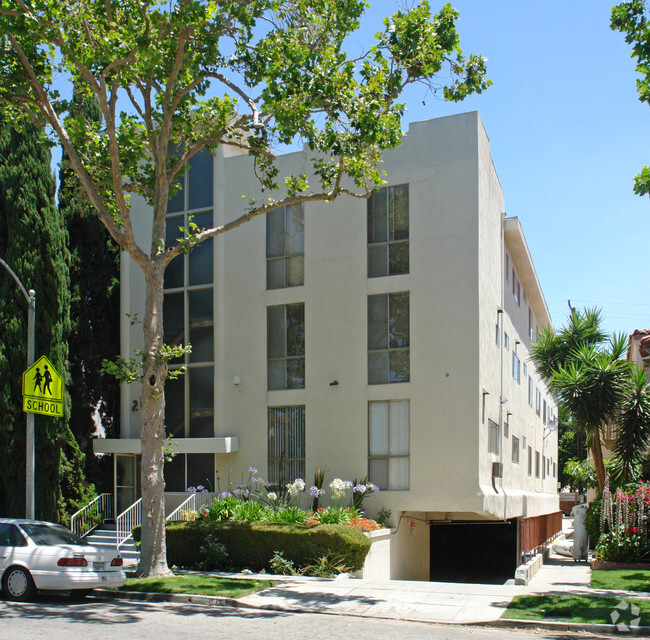 Building Photo - 212 S Arnaz Dr