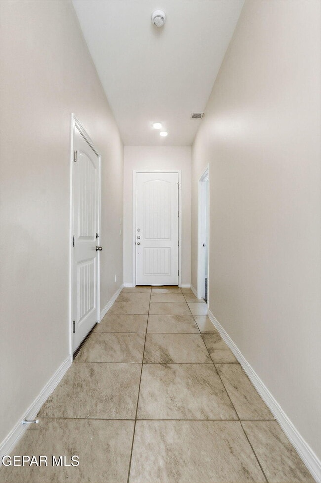 Building Photo - 904 Keenland Ave