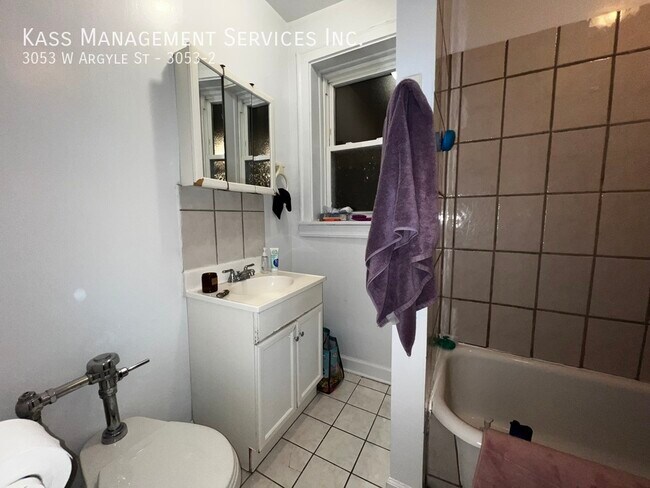 Building Photo - 3053 W Argyle St