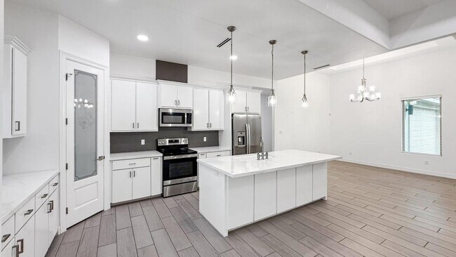 Building Photo - 5106 Sebastian Dr