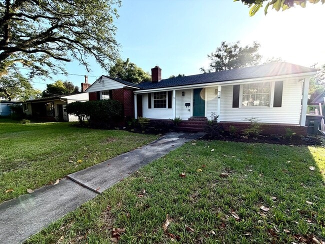 Building Photo - 1760 Mayview Rd
