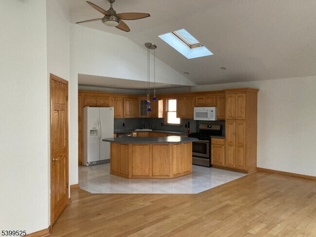 Building Photo - 598 Saddle River Rd