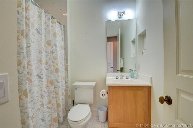 Building Photo - 306 E Mallory Cir
