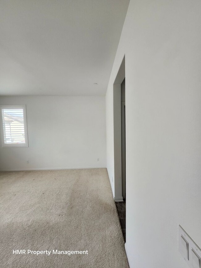 Building Photo - Beautiful two story 5 bedroom in ontario R...