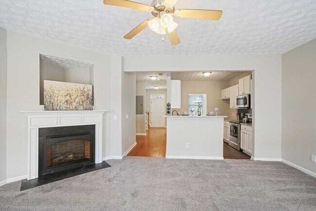 Building Photo - Fantastic 3bd/2.5ba home! Coming soon!