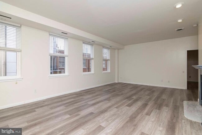 Building Photo - 102 Church St