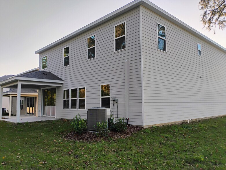 Building Photo - 5191 SW 52nd Dr