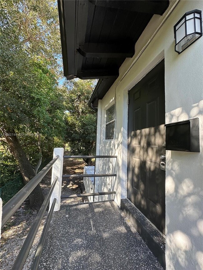 Building Photo - 3331 SW 15th Ave