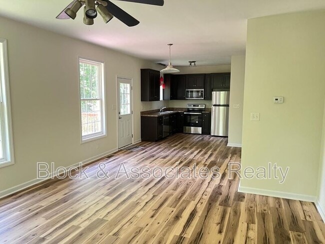 Building Photo - 302 Edward Ct