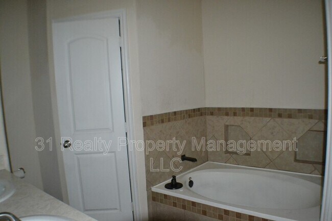Building Photo - 4036 Eric Dr