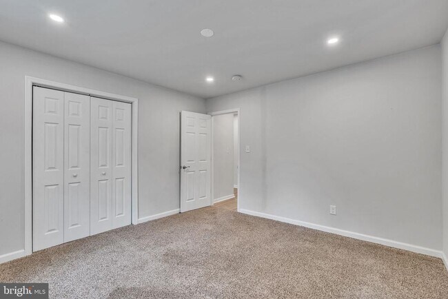 Building Photo - 2625 Hamilton Rd